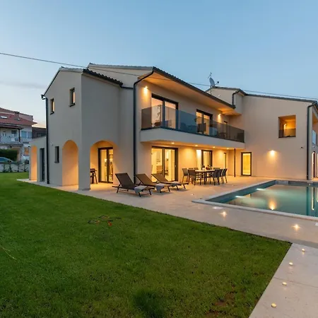 Villa Aurelia Splendida Pool Jacuzzi Sauna Luxury Comfort In Split Apartmán
