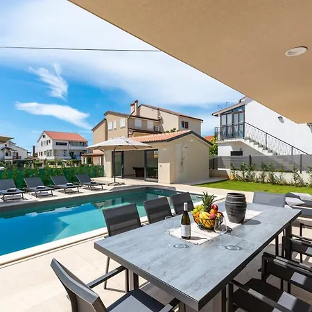 Villa Aurelia Splendida Pool Jacuzzi Sauna Luxury Comfort In Split Apartmán