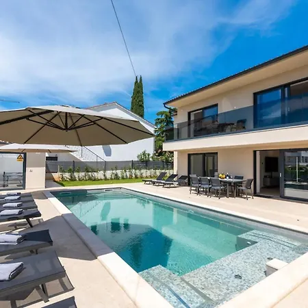 Villa Aurelia Splendida Pool Jacuzzi Sauna Luxury Comfort In Split Apartmán