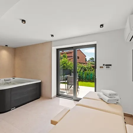 Villa Aurelia Splendida Pool Jacuzzi Sauna Luxury Comfort In Split *