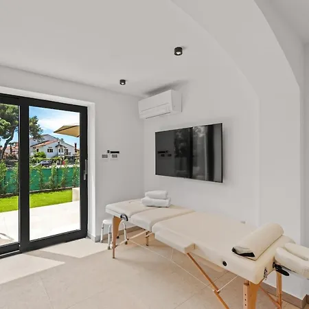 Villa Aurelia Splendida Pool Jacuzzi Sauna Luxury Comfort In Split *