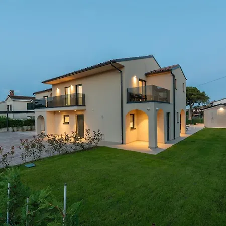 Villa Aurelia Splendida Pool Jacuzzi Sauna Luxury Comfort In Split 公寓 *